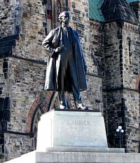 Sir Wilfrid Laurier  (Statue sur la colline du Parlement/Statue on Parliament Hill)